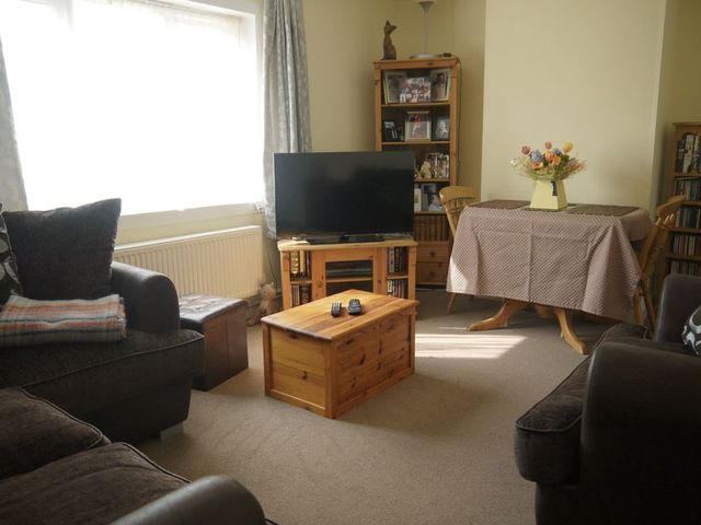  Image of 2 bedroom Semi-Detached house for sale in Lee Road Aylesbury HP21 at Lee Road  Aylesbury, HP21 8JB