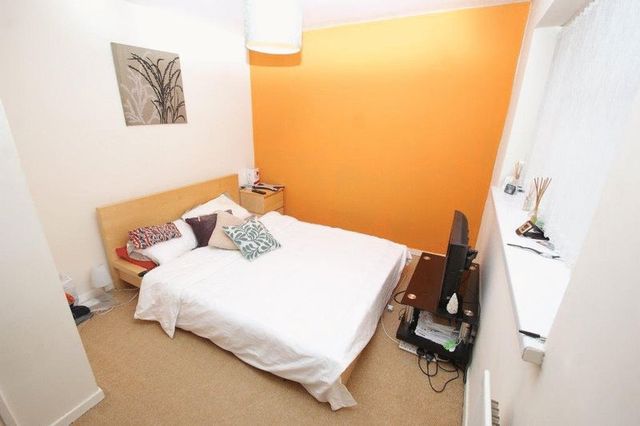  Image of 3 bedroom Detached house for sale in Ritcroft Street Hemel Hempstead HP3 at Ritcroft Street  Hemel Hempstead, HP3 8PE