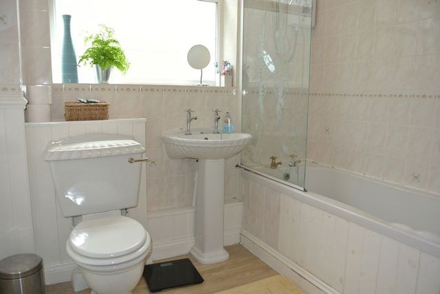  Image of 4 bedroom Detached house for sale in Leys Close Barrowby Grantham NG32 at Leys Close Barrowby Grantham, NG32 1TQ