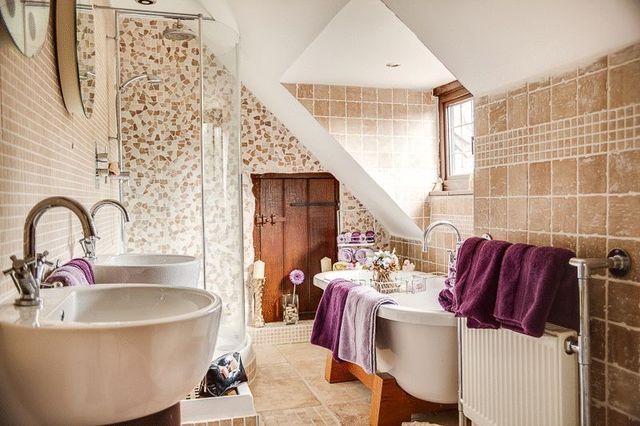 Image of 4 bedroom Detached house for sale in West Park Road Newchapel Lingfield RH7 at West Park Road Newchapel Lingfield, RH7 6HT