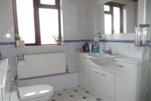  Image of 5 bedroom Detached house to rent in London Road Biggleswade SG18 at Biggleswade, SG18 8EF