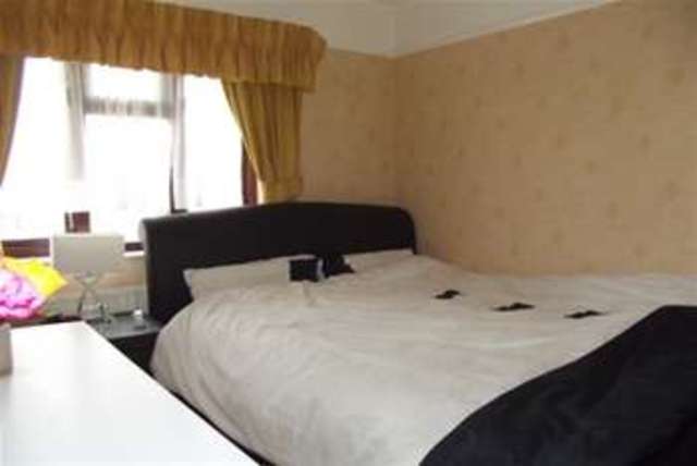  Image of 5 bedroom Detached house to rent in London Road Biggleswade SG18 at Biggleswade, SG18 8EF