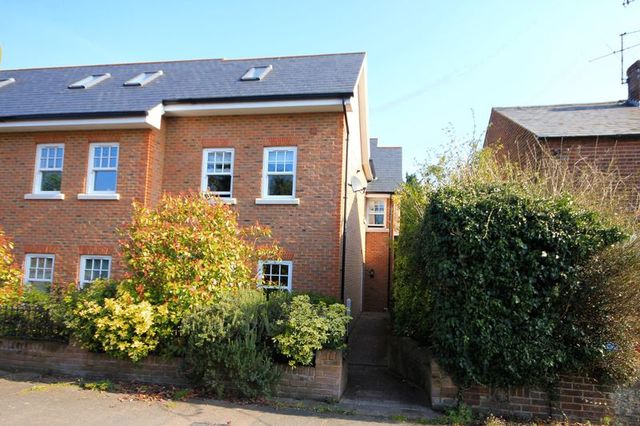  Image of 2 bedroom Flat for sale in London Road Markyate St. Albans AL3 at London Road Markyate Markyate, AL3 8JR