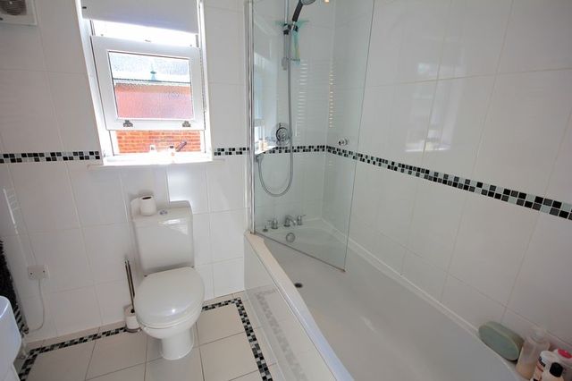  Image of 2 bedroom Flat for sale in London Road Markyate St. Albans AL3 at London Road Markyate Markyate, AL3 8JR