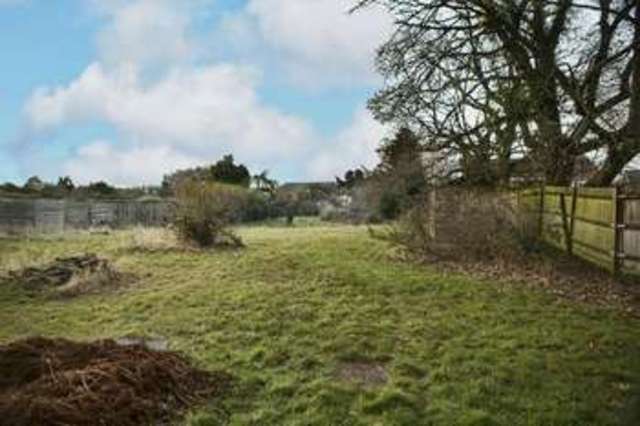  Image of 3 bedroom Detached house for sale in Long Lane Tilehurst Reading RG31 at Long Lane  Reading, RG31 6YJ