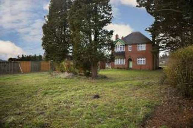  Image of 3 bedroom Detached house for sale in Long Lane Tilehurst Reading RG31 at Long Lane  Reading, RG31 6YJ