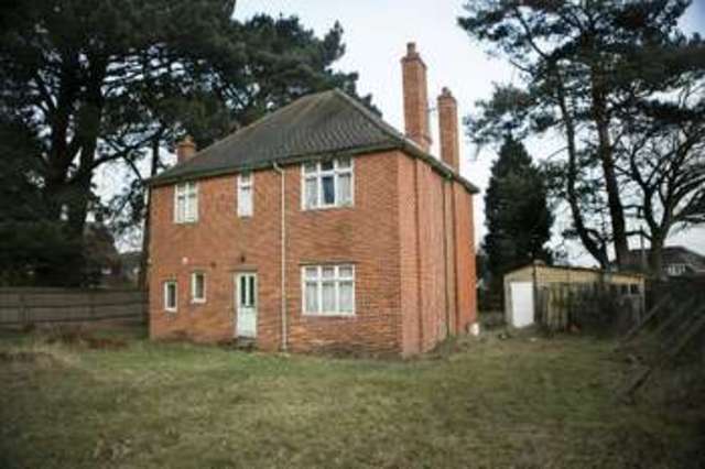 Image of 3 bedroom Detached house for sale in Long Lane Tilehurst Reading RG31 at Long Lane  Reading, RG31 6YJ