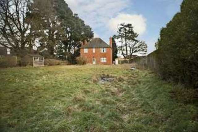  Image of 3 bedroom Detached house for sale in Long Lane Tilehurst Reading RG31 at Long Lane  Reading, RG31 6YJ