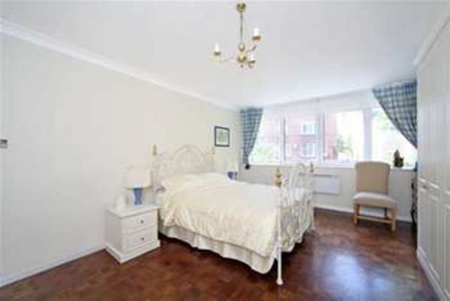  Image of 1 bedroom Flat to rent in Lower Sloane Street London SW1W at London, SW1W 8DD