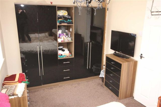  Image of 2 bedroom Property for sale in Lower Wheat End Rochdale OL16 at Lower Wheat End Rochdale Rochdale, OL16 2YL