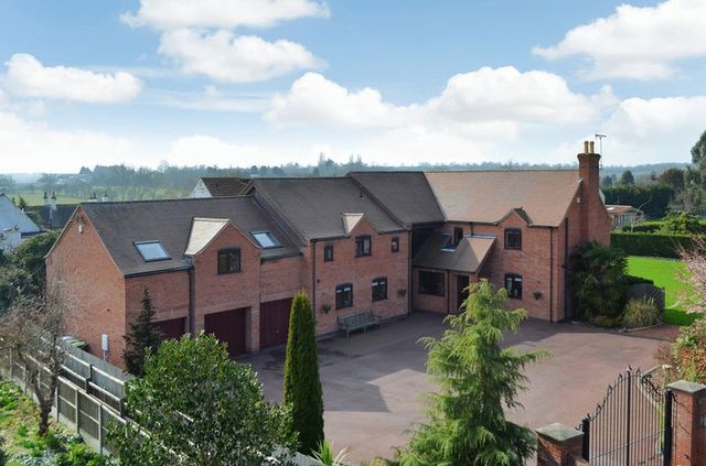 Image of 5 bedroom Detached house for sale in Hall Close East Markham Newark NG22 at Hall Close East Markham Newark, NG22 0RB