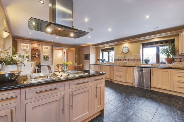  Image of 5 bedroom Detached house for sale in Hall Close East Markham Newark NG22 at Hall Close East Markham Newark, NG22 0RB