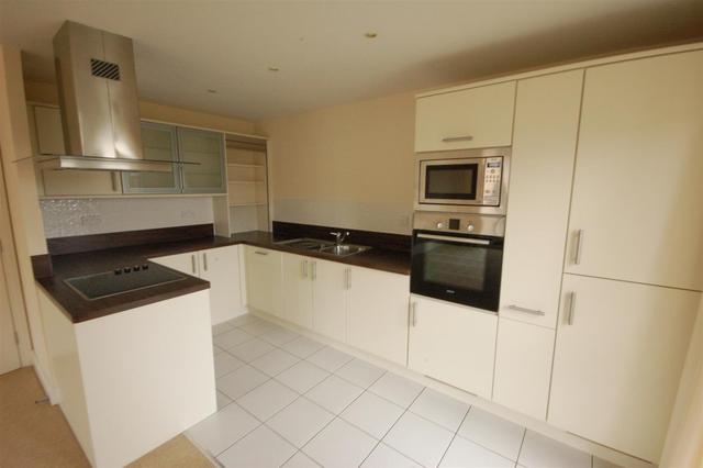  Image of 2 bedroom Property to rent in Luscinia View Napier Road Reading RG1 at Luscinia View Reading Reading, RG1 8AE