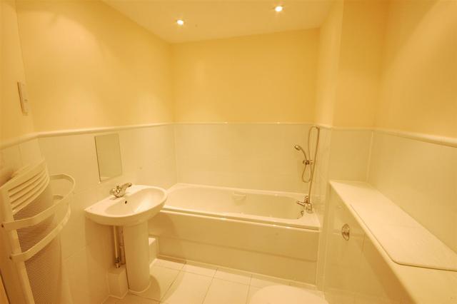  Image of 2 bedroom Property to rent in Luscinia View Napier Road Reading RG1 at Luscinia View Reading Reading, RG1 8AE