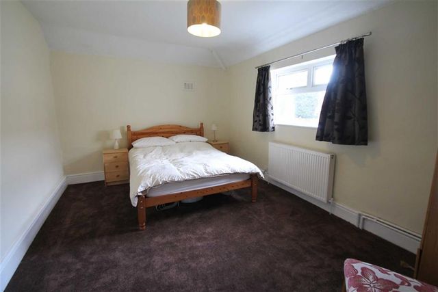  Image of 4 bedroom Property for sale in Lyndon Road Solihull B92 at Lyndon Road SOLIHULL SOLIHULL, B92 7RF