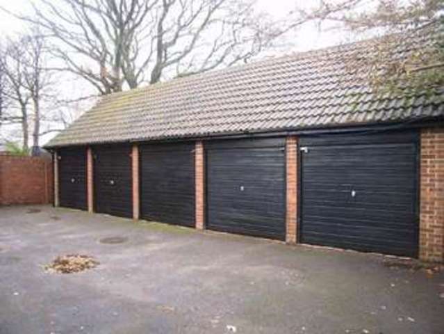  Image of 2 bedroom Flat to rent in Anncott Close Lytchett Matravers Poole BH16 at Lytchett Matravers  Poole, BH16 6BN