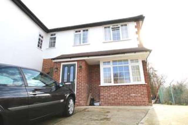  Image of 3 bedroom Detached house to rent in Manor Drive North Old Malden Worcester Park KT4 at Worcester Park Surrey, KT4 7RU