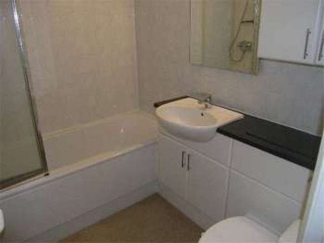  Image of 2 bedroom Flat to rent in Manhattan Drive Cambridge CB4 at CAMBRIDGE  Chesterton, CB4 1JS
