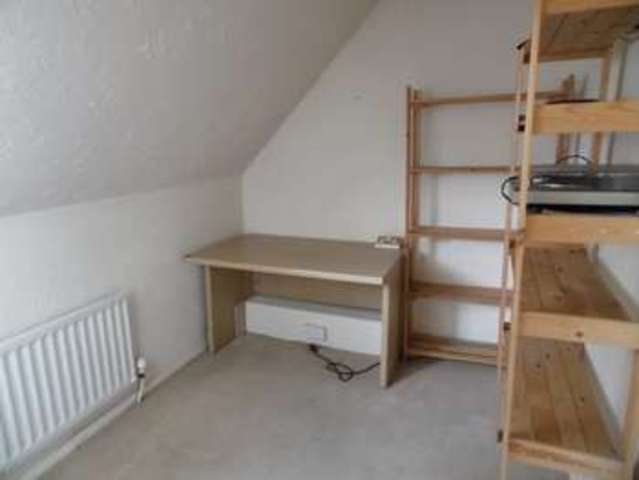  Image of 3 bedroom Terraced house for sale in Manor Road Benfleet SS7 at Manor Road  Benfleet, SS7 4HU