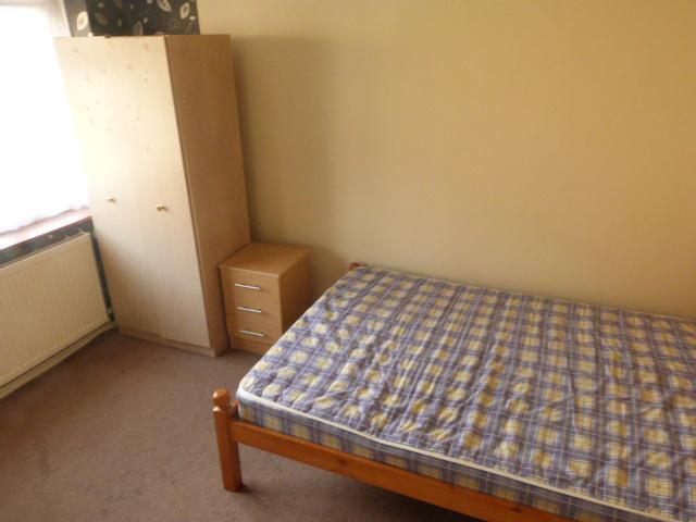  Image of 2 bedroom Maisonette for sale in Manse Close Harlington Hayes UB3 at Harlington, UB3 5ED