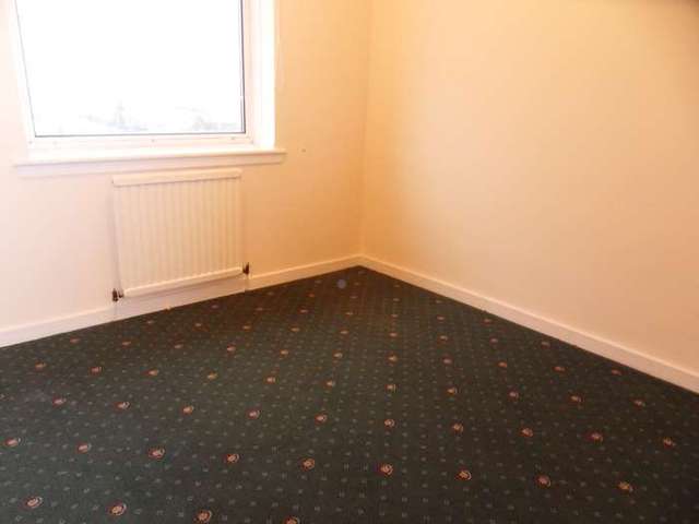  Image of 3 bedroom Flat to rent in Maple Drive Johnstone PA5 at Maple Drive Johnstone Castle Johnstone, PA5 9RP
