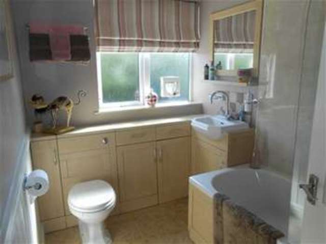  Image of 1 bedroom Flat to rent in Springhill Close Shelfield Walsall WS4 at Shelfield, WS4 1QL