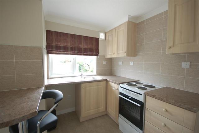 Image of 1 bedroom Bungalow for sale in Mere Oak Park Three Mile Cross Reading RG7 at Mere Oak Park Reading Reading, RG7 1NR