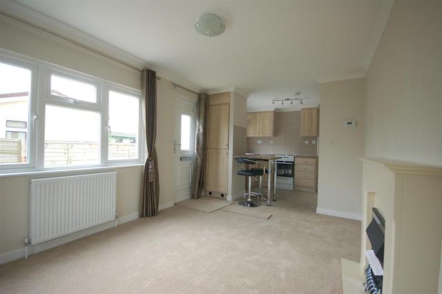  Image of 1 bedroom Bungalow for sale in Mere Oak Park Three Mile Cross Reading RG7 at Mere Oak Park Reading Reading, RG7 1NR
