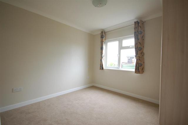  Image of 1 bedroom Bungalow for sale in Mere Oak Park Three Mile Cross Reading RG7 at Mere Oak Park Reading Reading, RG7 1NR