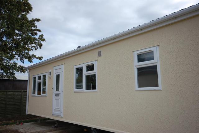  Image of 1 bedroom Bungalow for sale in Mere Oak Park Three Mile Cross Reading RG7 at Mere Oak Park Reading Reading, RG7 1NR