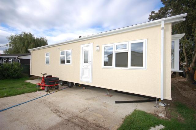  Image of 1 bedroom Bungalow for sale in Mere Oak Park Three Mile Cross Reading RG7 at Mere Oak Park Reading Reading, RG7 1NR