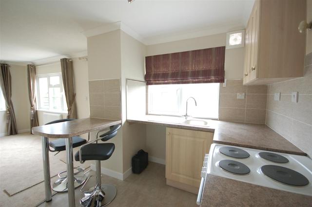  Image of 1 bedroom Bungalow for sale in Mere Oak Park Three Mile Cross Reading RG7 at Mere Oak Park Reading Reading, RG7 1NR