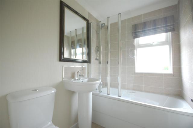  Image of 1 bedroom Bungalow for sale in Mere Oak Park Three Mile Cross Reading RG7 at Mere Oak Park Reading Reading, RG7 1NR