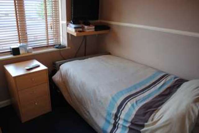  Image of 3 bedroom Terraced house for sale in Monmouth Road Dagenham RM9 at Dagenham, RM9 5DB