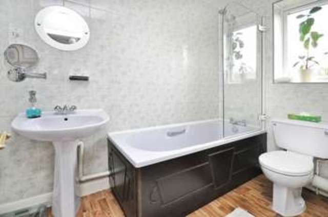  Image of 4 bedroom Detached house for sale in Mons Way Abingdon OX14 at Mons Way  Abingdon, OX14 1NJ