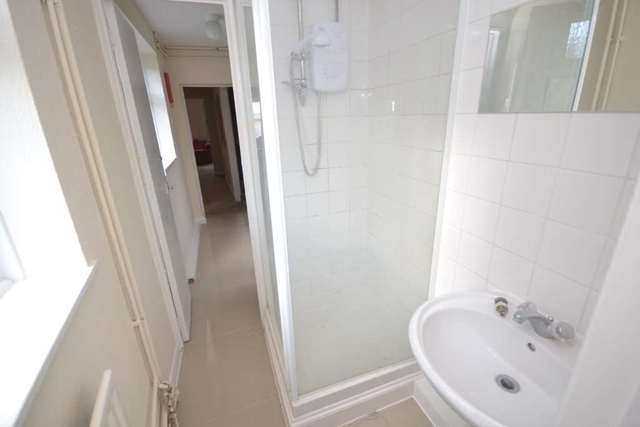  Image of 2 bedroom End of Terrace to rent in Montague Street Reading RG1 at Montague Street  Reading, RG1 4JH