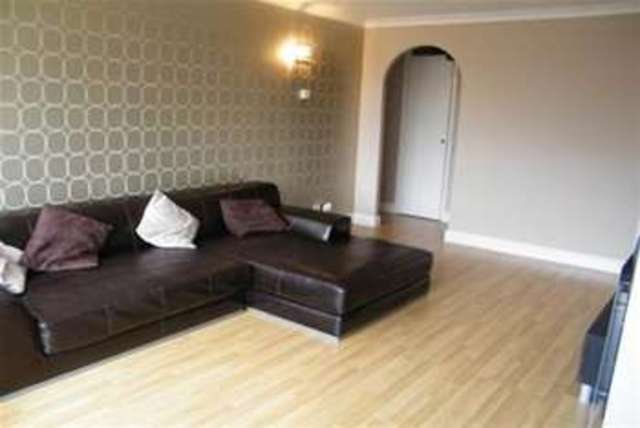  Image of 1 bedroom Flat to rent in The Avenue Sale M33 at Sale, M33 4SH