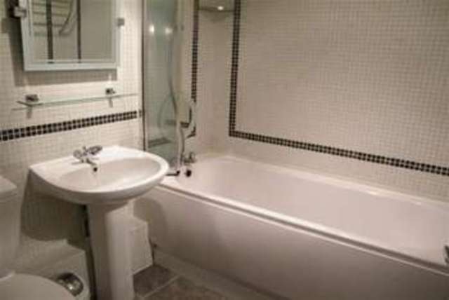  Image of 1 bedroom Flat to rent in The Avenue Sale M33 at Sale, M33 4SH