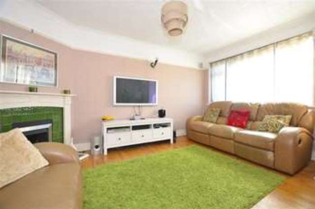  Image of 4 bedroom Terraced house for sale in New Road London E4 at Chingford London Chingford, E4 9SY