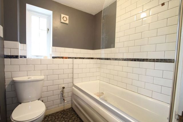  Image of 2 bedroom Flat to rent in Newry Park East Chester CH2 at Newry Park East  Chester, CH2 2AS