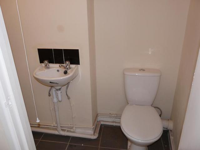  Image of 1 bedroom Ground Flat to rent in Ninian Park Road Cardiff CF11 at 99 Ninian Park Road  Cardiff, CF11 6HX
