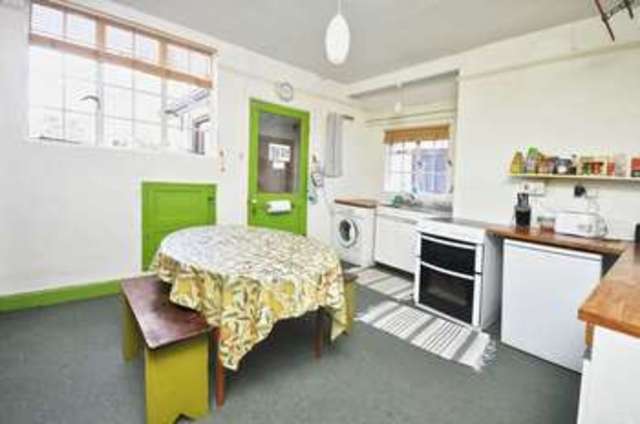  Image of 4 bedroom Detached house for sale in Norman Avenue Abingdon OX14 at Norman Avenue  Abingdon, OX14 2HQ