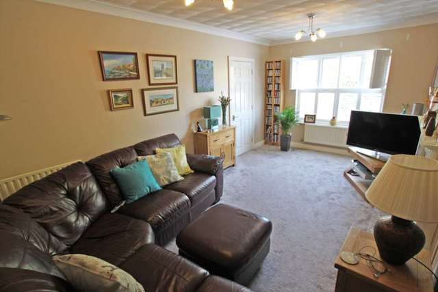  Image of 5 bedroom Detached house for sale in North Bush Furlong Didcot OX11 at North Bush Furlong  Didcot, OX11 9DY