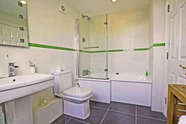  Image of 5 bedroom Detached house for sale in North Bush Furlong Didcot OX11 at North Bush Furlong  Didcot, OX11 9DY