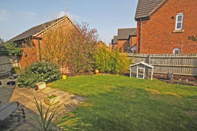  Image of 5 bedroom Detached house for sale in North Bush Furlong Didcot OX11 at North Bush Furlong  Didcot, OX11 9DY