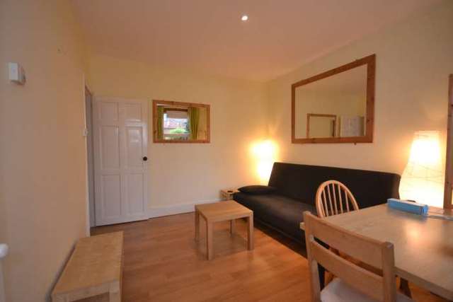  Image of 1 bedroom House Share to rent in North Street Caversham Reading RG4 at North Street Caversham Reading, RG4 8JA