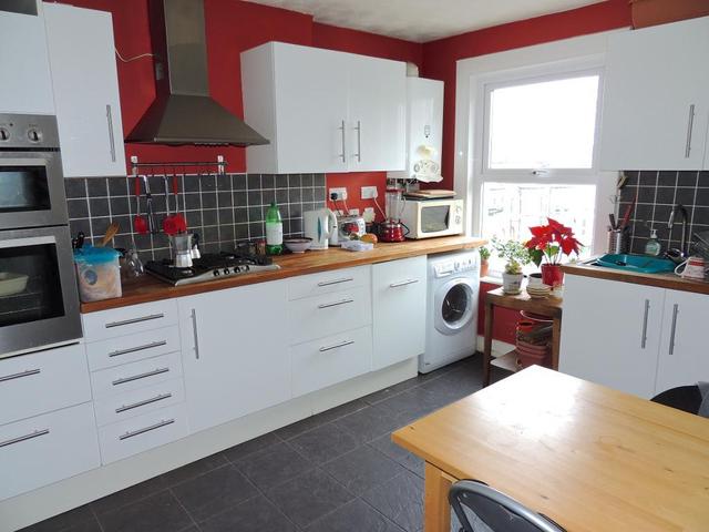  Image of 2 bedroom Flat for sale in Oakhurst Grove London SE22 at East Dulwich, SE22 9AH