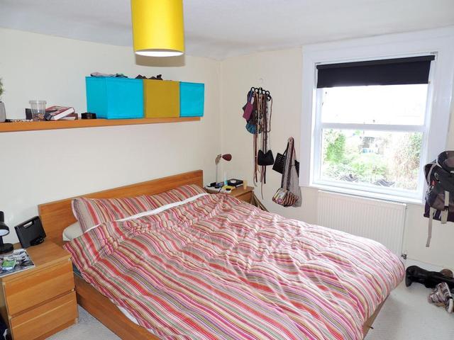  Image of 2 bedroom Flat for sale in Oakhurst Grove London SE22 at East Dulwich, SE22 9AH