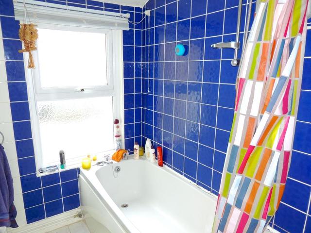  Image of 2 bedroom Flat for sale in Oakhurst Grove London SE22 at East Dulwich, SE22 9AH