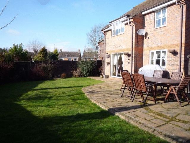  Image of 4 bedroom Property to rent in Orchard Close Caddington Luton LU1 at Orchard Close Caddington Luton, LU1 4EB